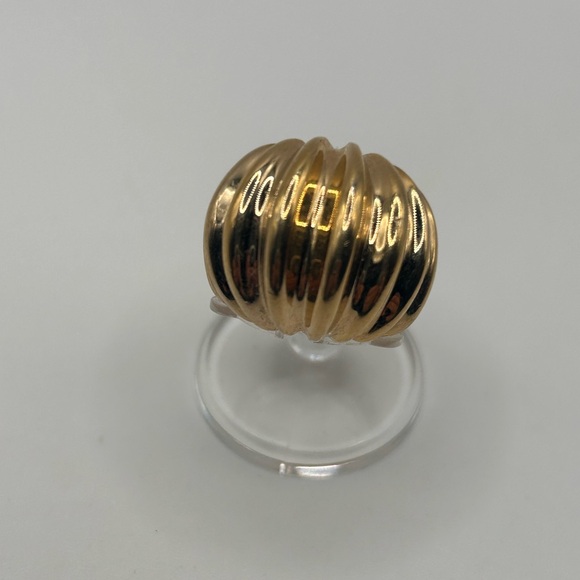Vintage gold tone dome ring - Picture 4 of 6